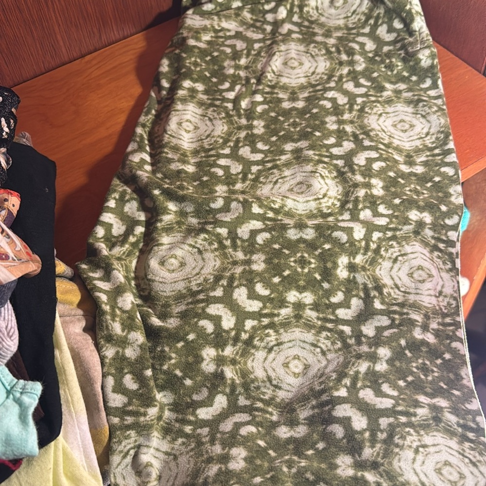 LULAROE TALL & CURVY Green White mandala Batik Print Leggings Womens 3/$18